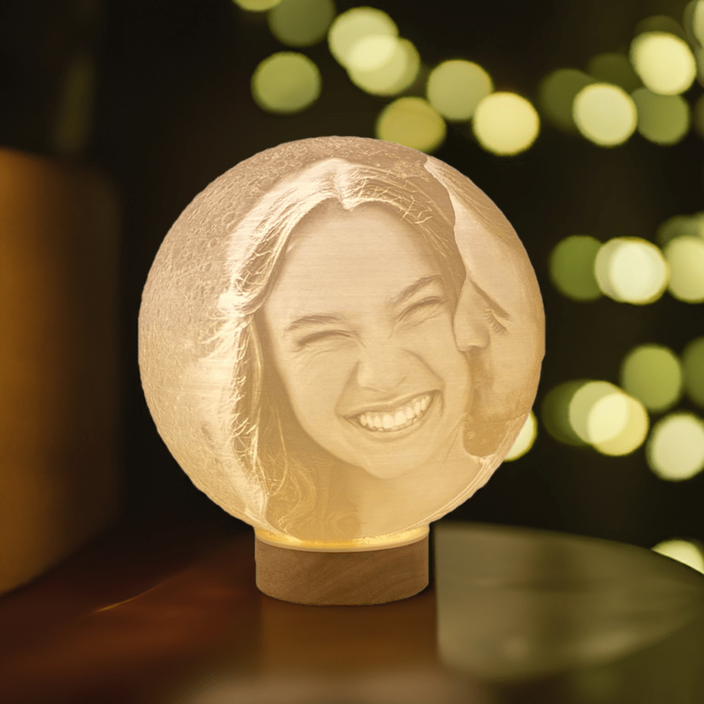 LÁMPARA LUNA 3D PERSONALIZADA EN BASE DE MADERA